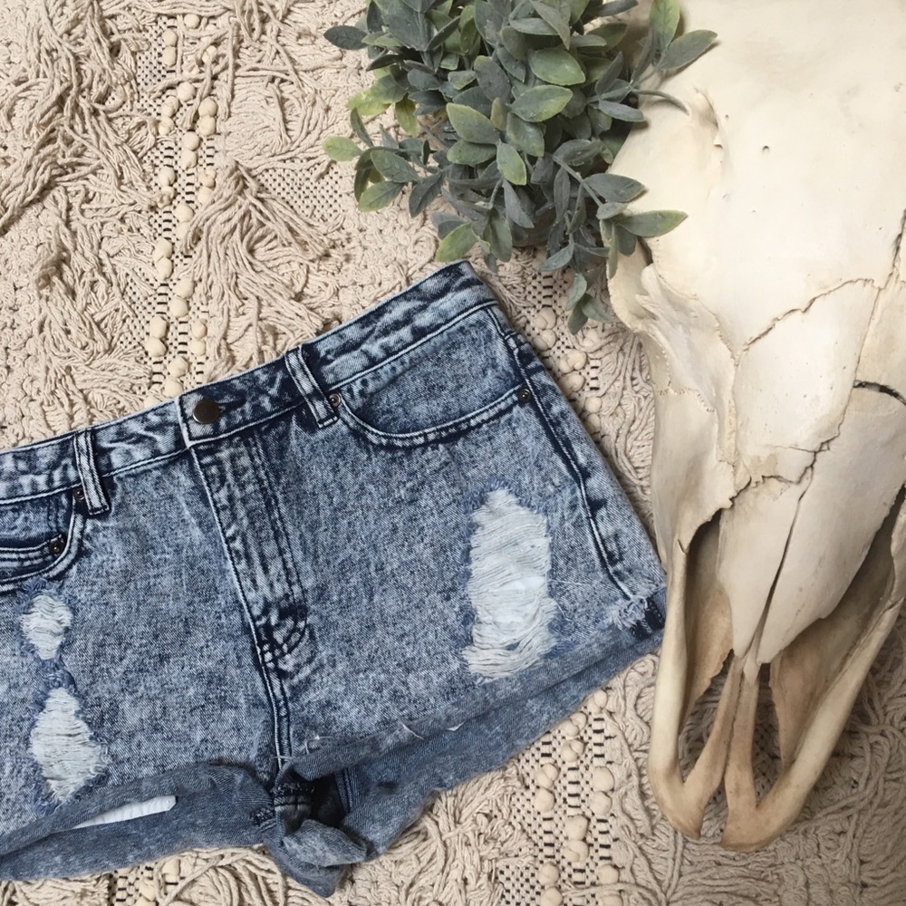 F21 - distresses, acid washed jean shorts